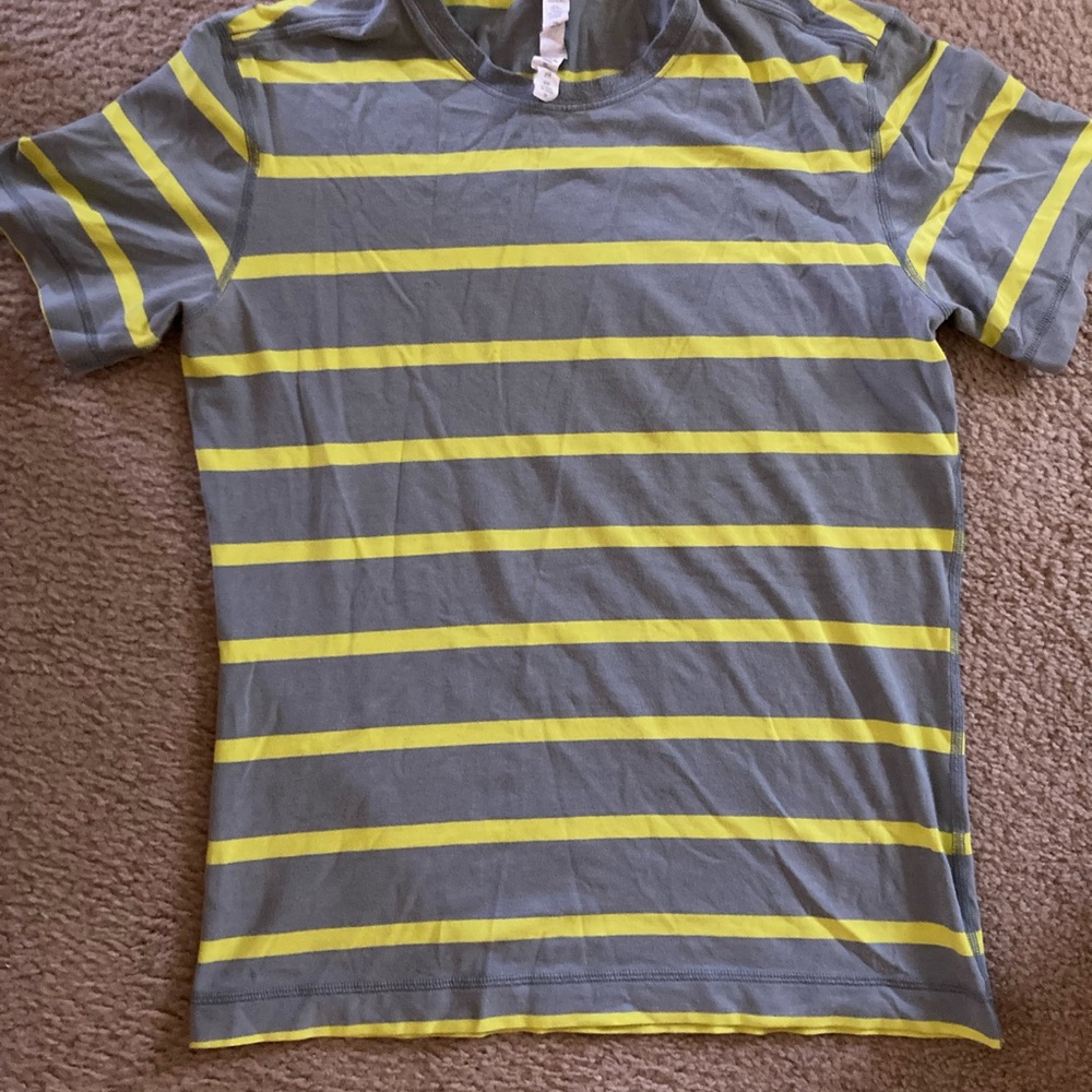 Lululemon Mens small tee shirt